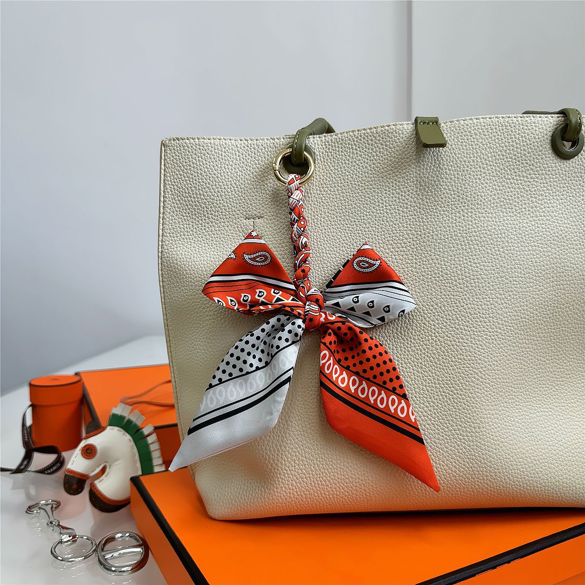 Elegant Silk Scarf Bow Bag Cha - огляд і ціна Women'S Ysl Fashion