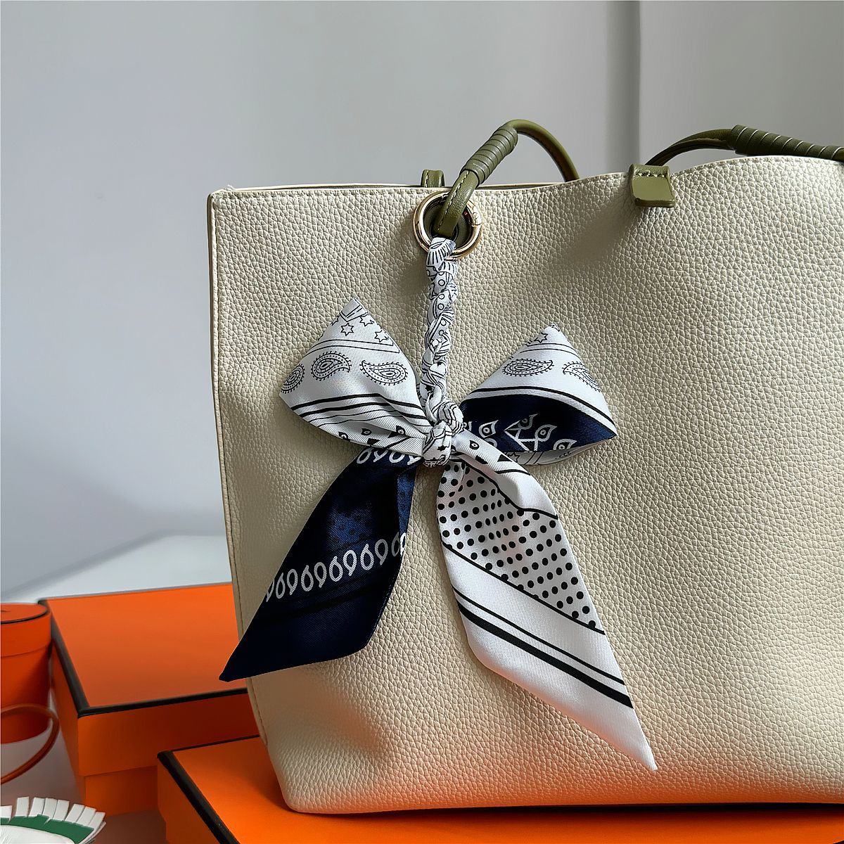 Elegant Silk Scarf Bow Bag Cha - огляд і ціна Women'S Ysl Fashion